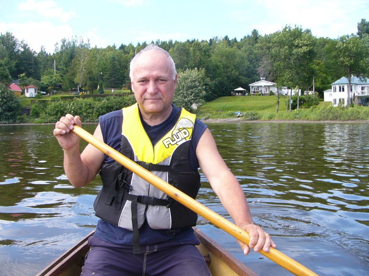 Réjean Vézina enjoys retirement, paddling on Lac à la Truite. ©APLTI